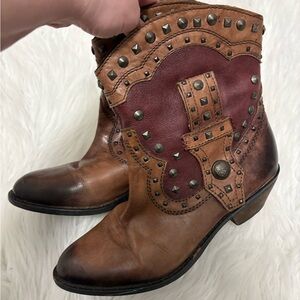 Vince Camuto Madalissa Western Cowgirl Studded Leather Boots Booties
